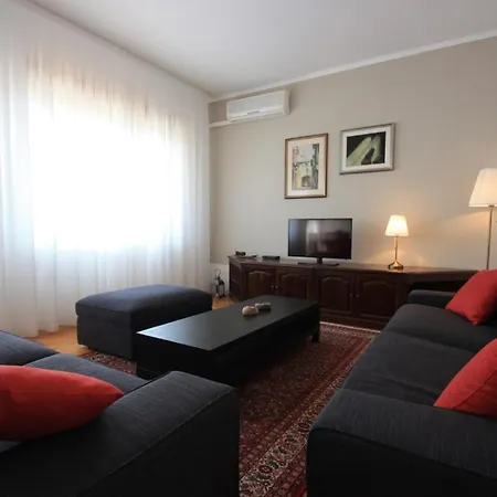 Valentino 1 Apartment *