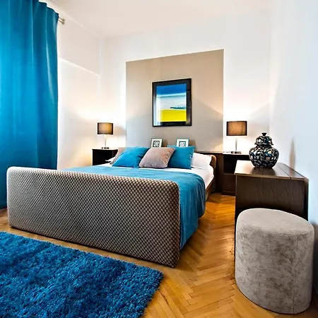 Valentino 1 Apartment